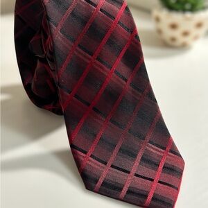 Sophisticated Red and Black Silk Tie for Formal Occasions